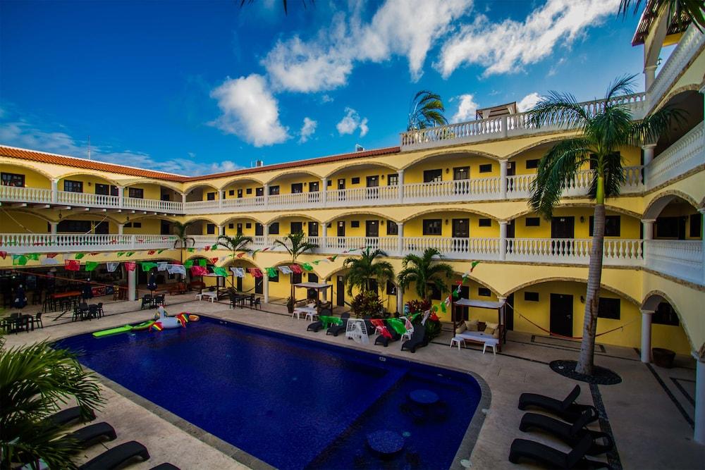 We Playa Hotel Playa del Carmen Exterior photo